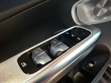 MERCEDES-BENZ GLC 300 AMG Line 4MATIC 9G-tronic