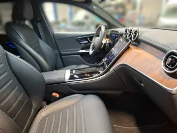 MERCEDES-BENZ GLC 300 AMG Line 4MATIC 9G-tronic