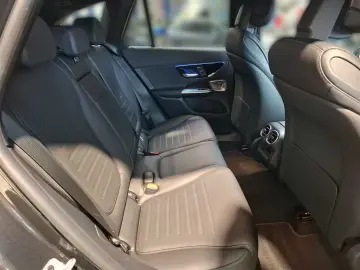 MERCEDES-BENZ GLC 300 AMG Line 4MATIC 9G-tronic