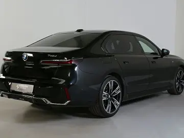 BMW 740d xDr. M Sport AHK ACC Panorama Standh 21Zoll