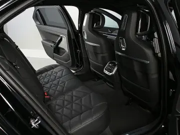 BMW 740d xDr. M Sport AHK ACC Panorama Standh 21Zoll