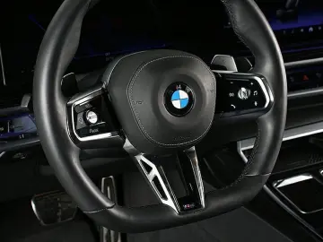 BMW 740d xDr. M Sport AHK ACC Panorama Standh 21Zoll