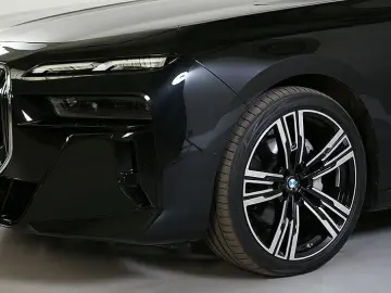 BMW 740d xDr. M Sport AHK ACC Panorama Standh 21Zoll