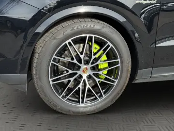 PORSCHE Cayenne E-Hybrid Tip. MATRIX-LED PANO ACC BOSE