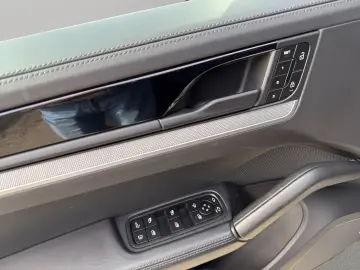 PORSCHE Cayenne E-Hybrid Tip. MATRIX-LED PANO ACC BOSE