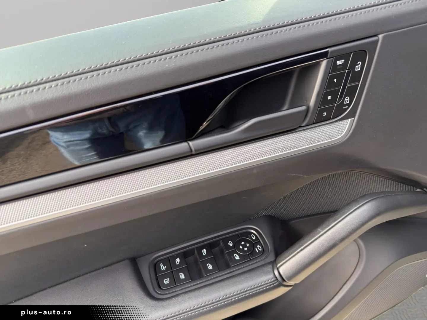 PORSCHE Cayenne E-Hybrid Tip. MATRIX-LED PANO ACC BOSE