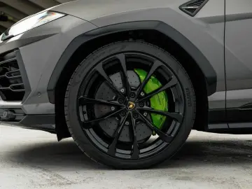 LAMBORGHINI Urus MY22