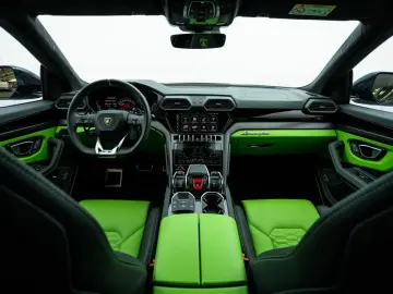 LAMBORGHINI Urus MY22