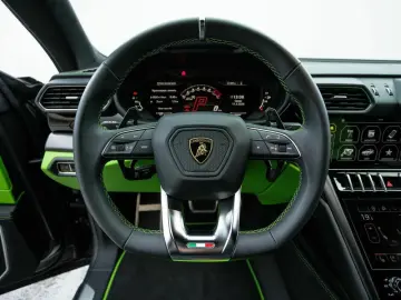 LAMBORGHINI Urus MY22