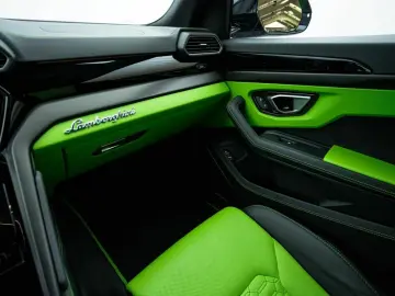 LAMBORGHINI Urus MY22