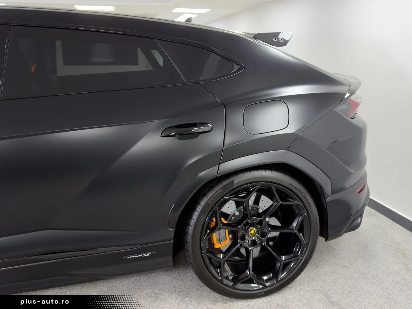 LAMBORGHINI Urus 4.0 V8 SE  NOVITEC AKRAPOVIC