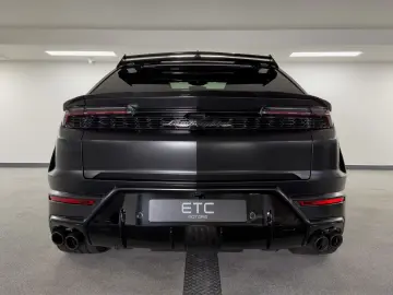 LAMBORGHINI Urus 4.0 V8 SE  NOVITEC AKRAPOVIC