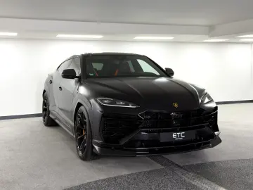 LAMBORGHINI Urus 4.0 V8 SE  NOVITEC AKRAPOVIC