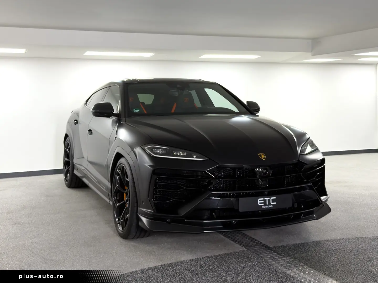 LAMBORGHINI Urus 4.0 V8 SE  NOVITEC AKRAPOVIC