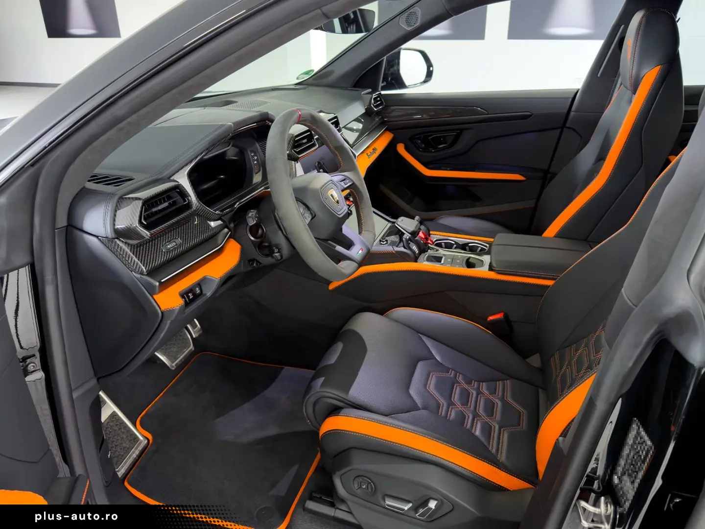 LAMBORGHINI Urus 4.0 V8 SE  NOVITEC AKRAPOVIC