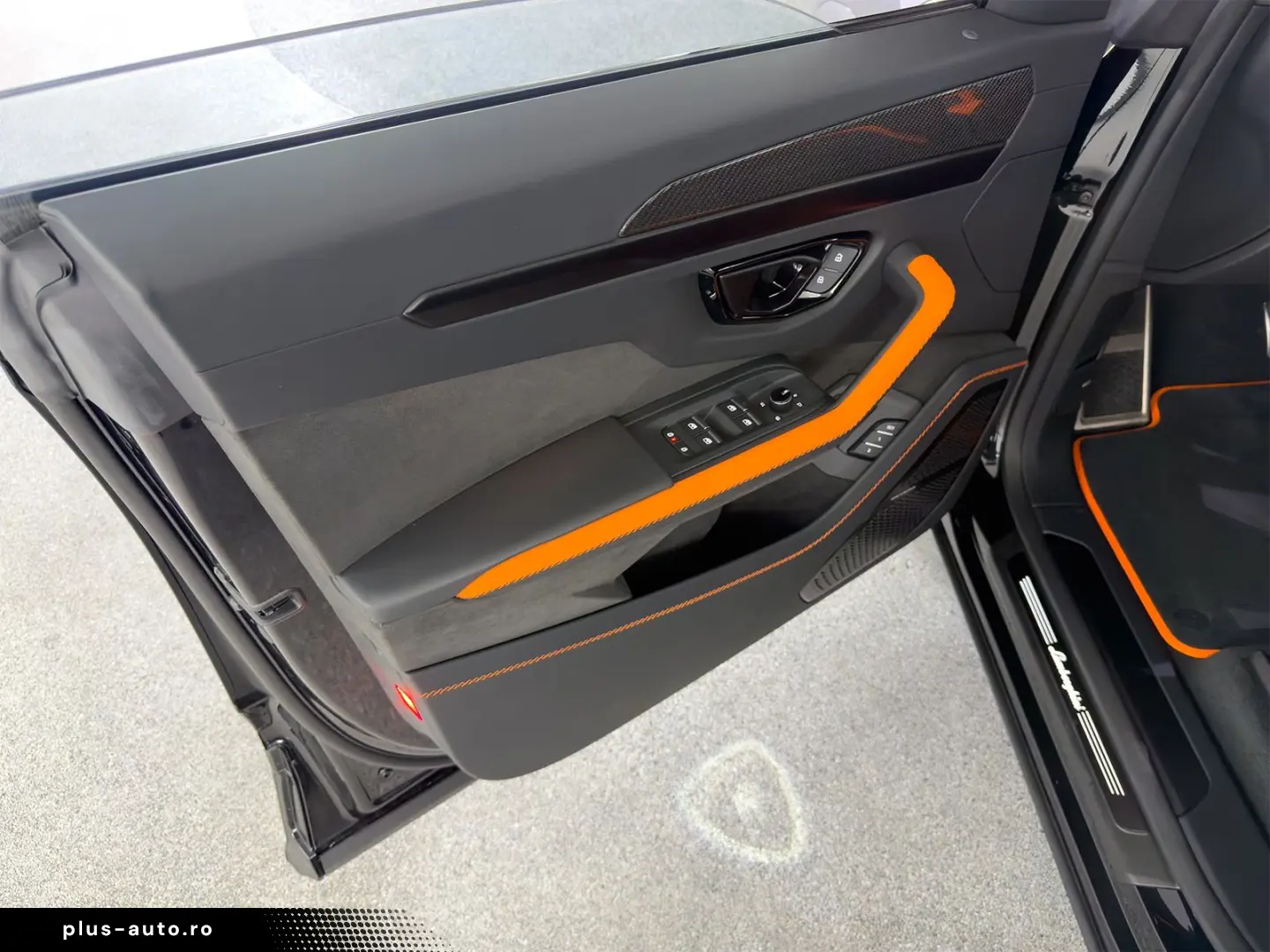 LAMBORGHINI Urus 4.0 V8 SE  NOVITEC AKRAPOVIC