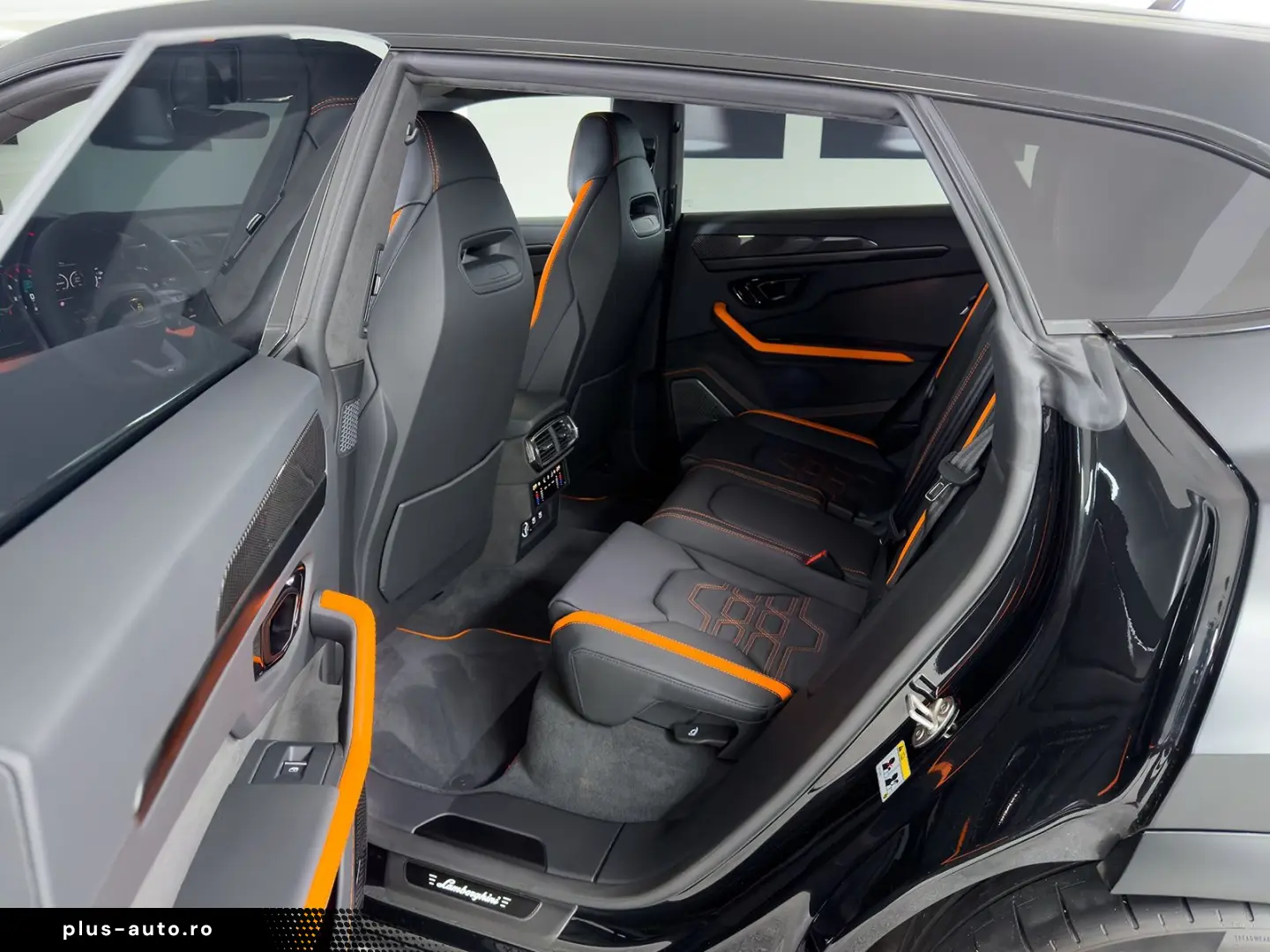 LAMBORGHINI Urus 4.0 V8 SE  NOVITEC AKRAPOVIC