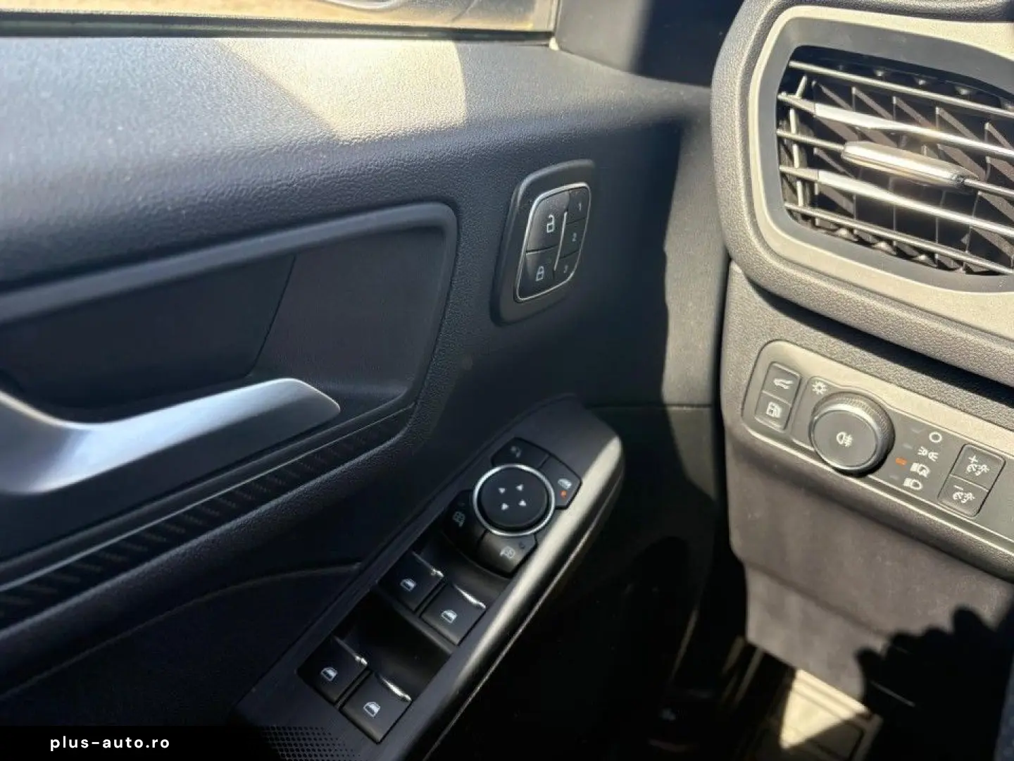 Ford Kuga 2025 - via workleto.com