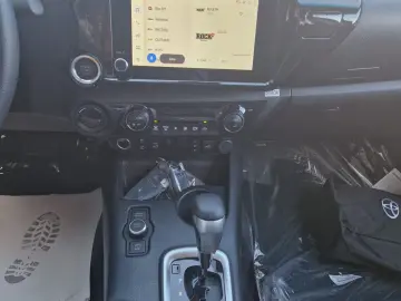 Toyota Hilux Gen-Viii-2015