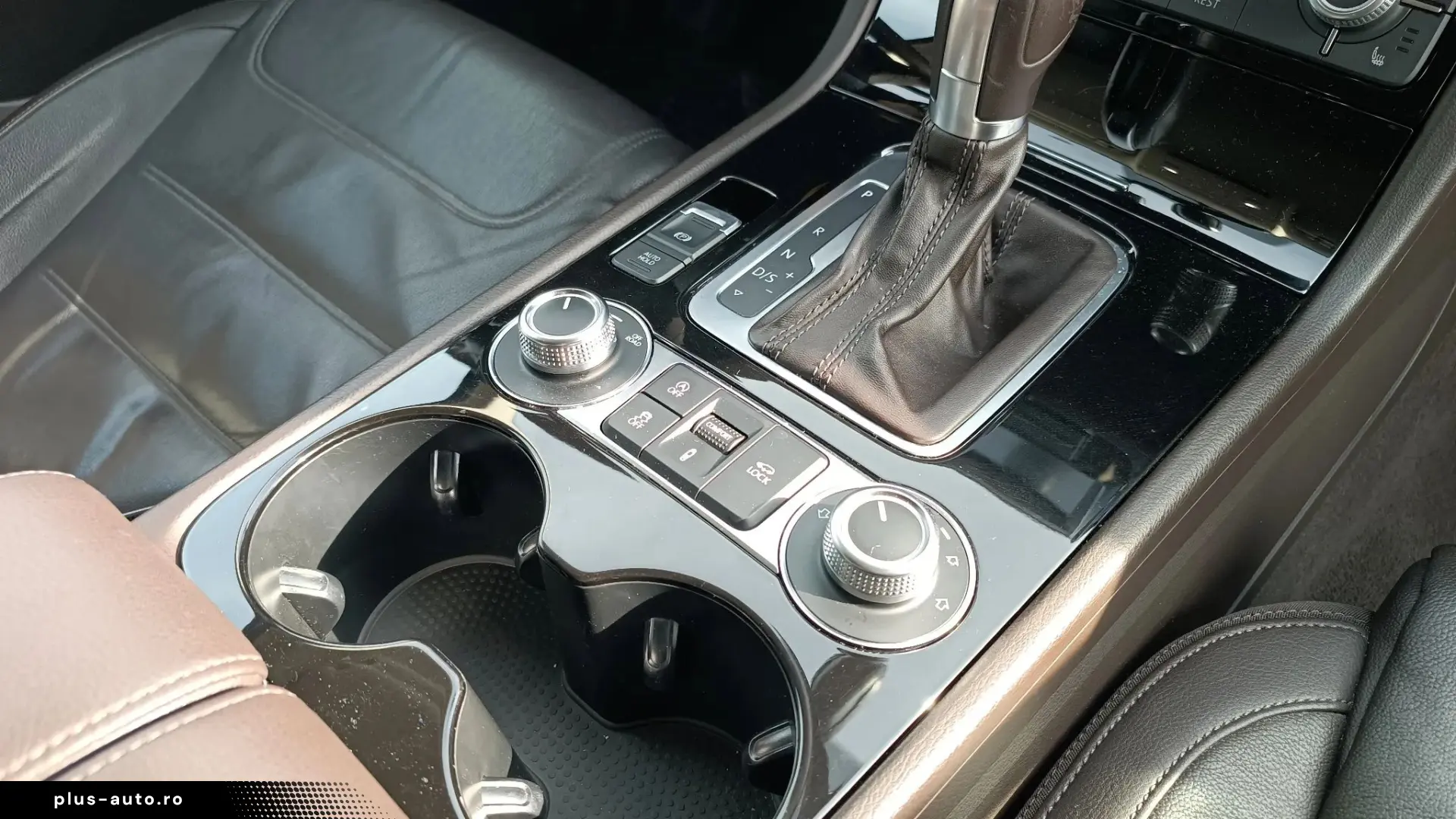 Volkswagen Touareg   3.0 V6 TDI 262CP   4x4   Perne   2018