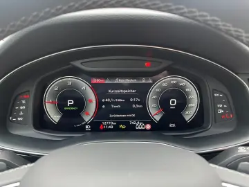 AUDI Q7 50 TDI quattro S line