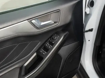 Ford Focus  Titanium 1.0T EcoBoost FACELIFT