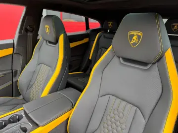 Lamborghini Urus SE by NOVITEC