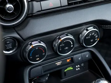 Mazda MX-5 SKYACTIV G184 Exclusive-Line