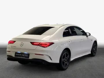 MERCEDES-BENZ CLA 250 e AMG MBUX LED Kam Park CarPlay