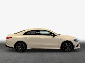 MERCEDES-BENZ CLA 250 e AMG MBUX LED Kam Park CarPlay