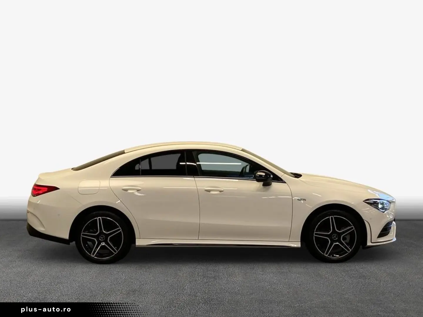 MERCEDES-BENZ CLA 250 e AMG MBUX LED Kam Park CarPlay