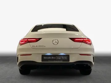 MERCEDES-BENZ CLA 250 e AMG MBUX LED Kam Park CarPlay