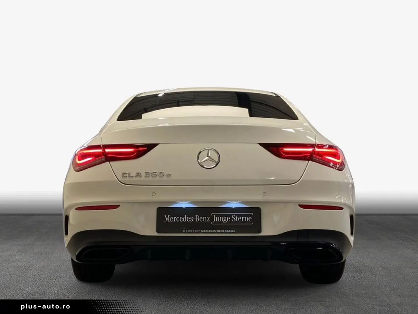 MERCEDES-BENZ CLA 250 e AMG MBUX LED Kam Park CarPlay