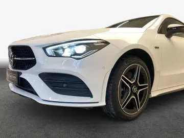 MERCEDES-BENZ CLA 250 e AMG MBUX LED Kam Park CarPlay