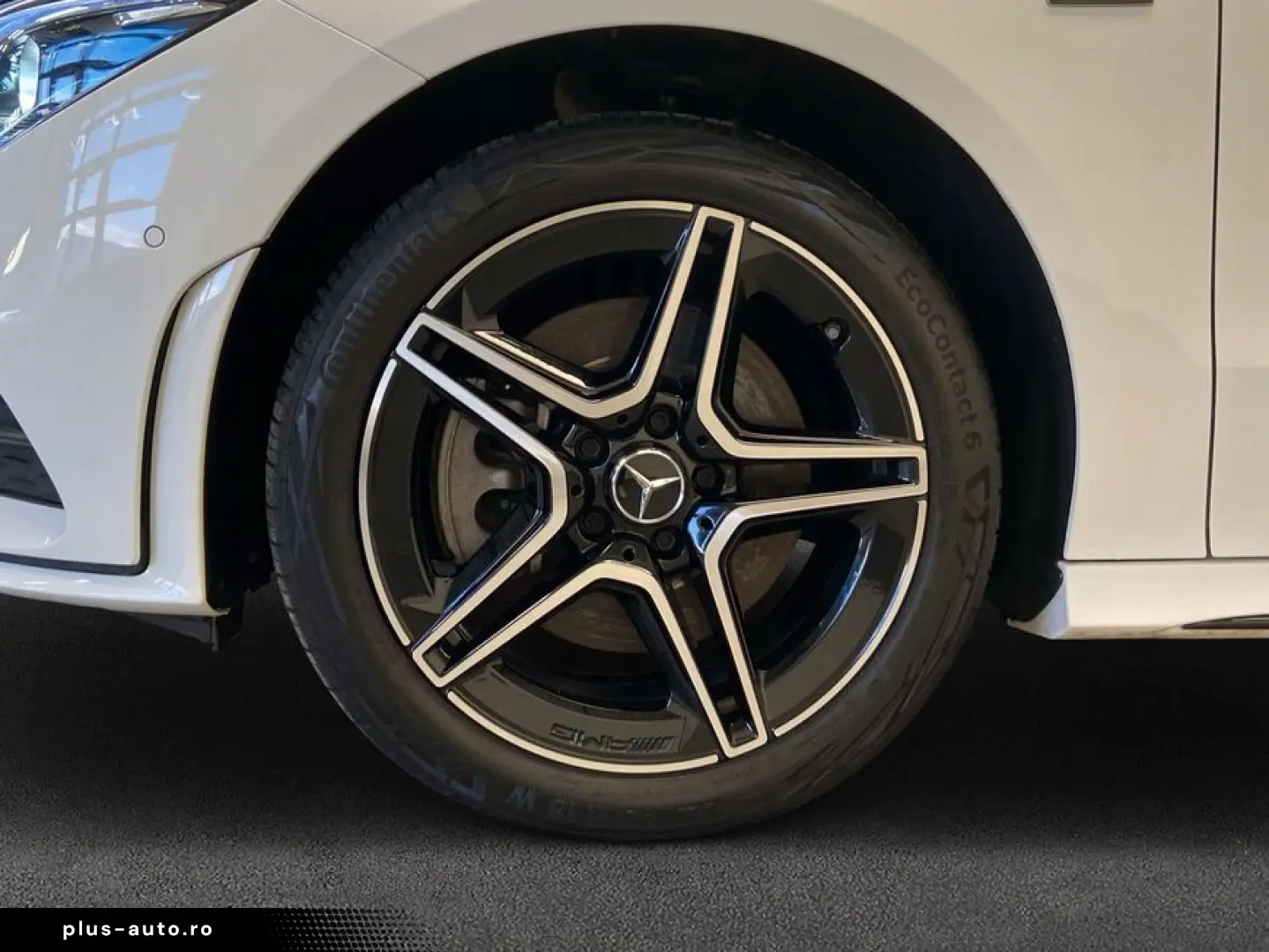 MERCEDES-BENZ CLA 250 e AMG MBUX LED Kam Park CarPlay