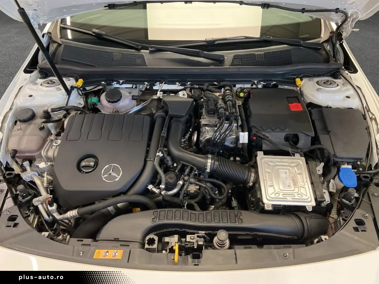 MERCEDES-BENZ CLA 250 e AMG MBUX LED Kam Park CarPlay