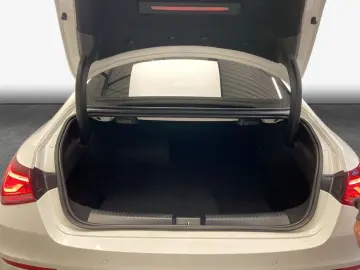 MERCEDES-BENZ CLA 250 e AMG MBUX LED Kam Park CarPlay