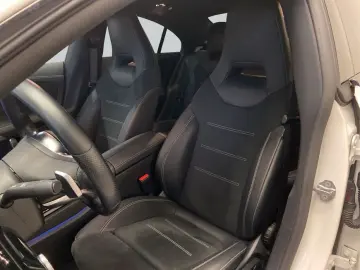 MERCEDES-BENZ CLA 250 e AMG MBUX LED Kam Park CarPlay