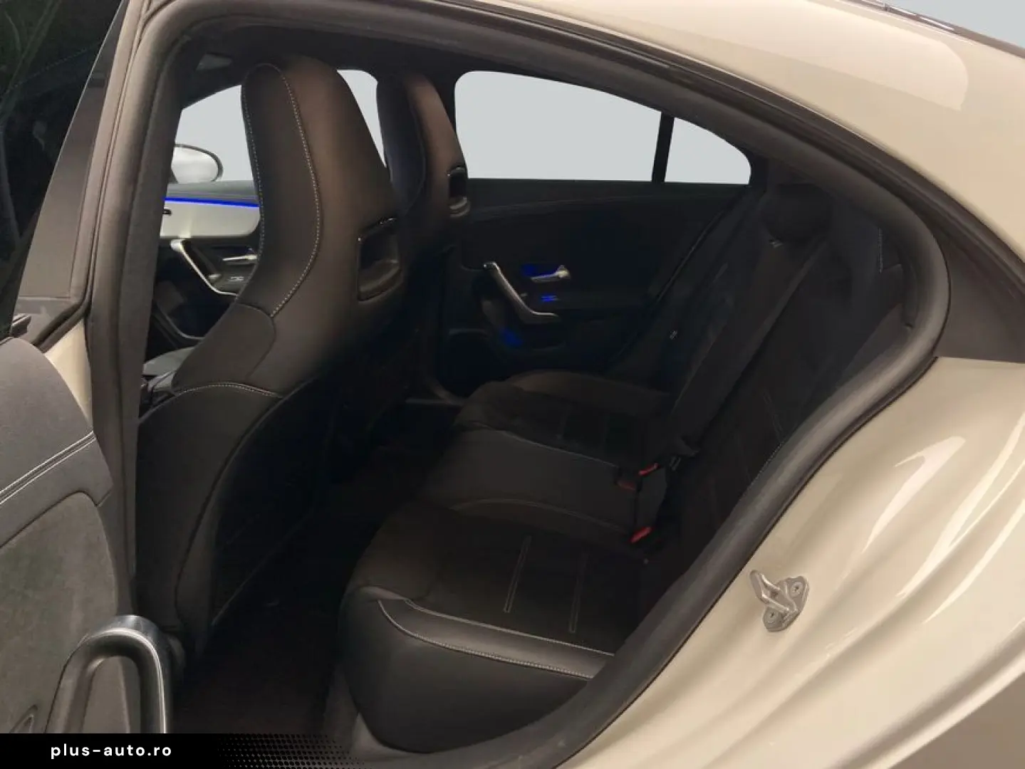 MERCEDES-BENZ CLA 250 e AMG MBUX LED Kam Park CarPlay