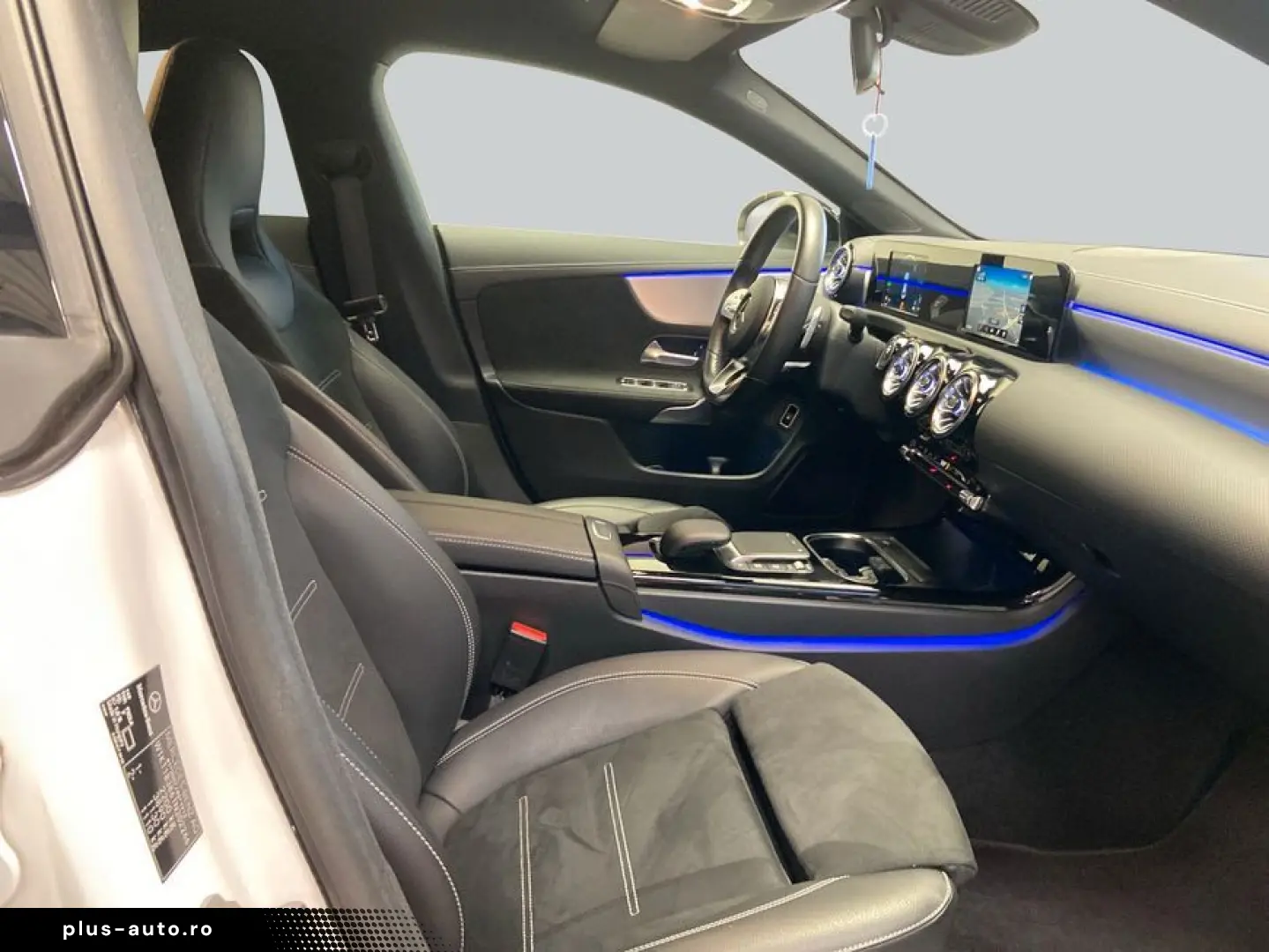 MERCEDES-BENZ CLA 250 e AMG MBUX LED Kam Park CarPlay