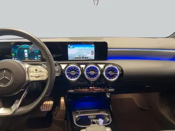 MERCEDES-BENZ CLA 250 e AMG MBUX LED Kam Park CarPlay