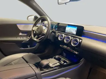 MERCEDES-BENZ CLA 250 e AMG MBUX LED Kam Park CarPlay