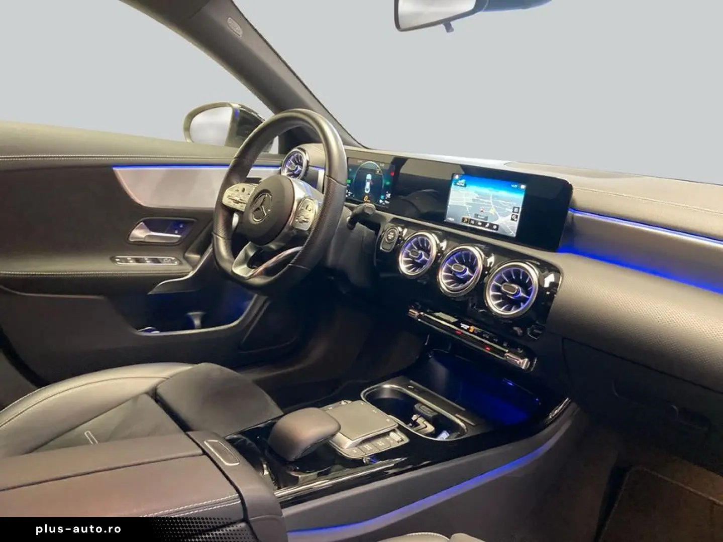 MERCEDES-BENZ CLA 250 e AMG MBUX LED Kam Park CarPlay