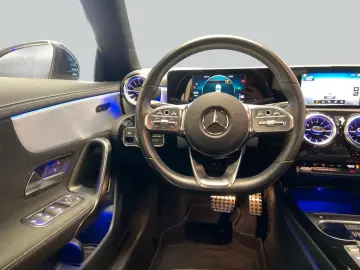 MERCEDES-BENZ CLA 250 e AMG MBUX LED Kam Park CarPlay