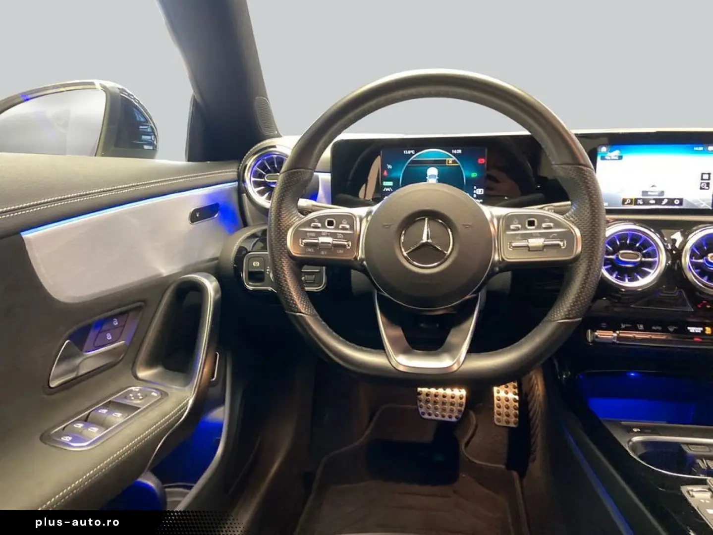 MERCEDES-BENZ CLA 250 e AMG MBUX LED Kam Park CarPlay