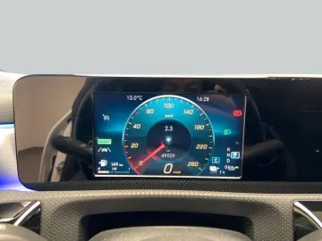 MERCEDES-BENZ CLA 250 e AMG MBUX LED Kam Park CarPlay