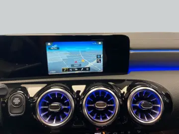 MERCEDES-BENZ CLA 250 e AMG MBUX LED Kam Park CarPlay