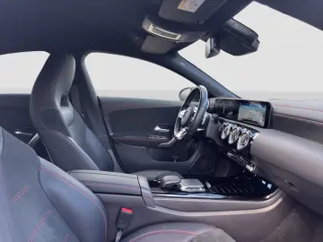 MERCEDES-BENZ CLA200 AMG LED Night-Paket PTS Kamera Spur