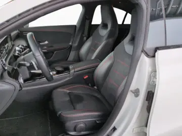 MERCEDES-BENZ CLA 250e Coupé AMG AHK Kamera LED Nav 18