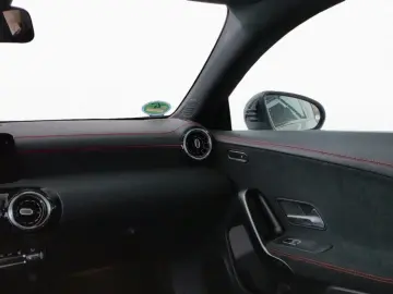 MERCEDES-BENZ CLA 250e Coupé AMG AHK Kamera LED Nav 18